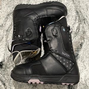 Burton women's snowboard boots sz9 black